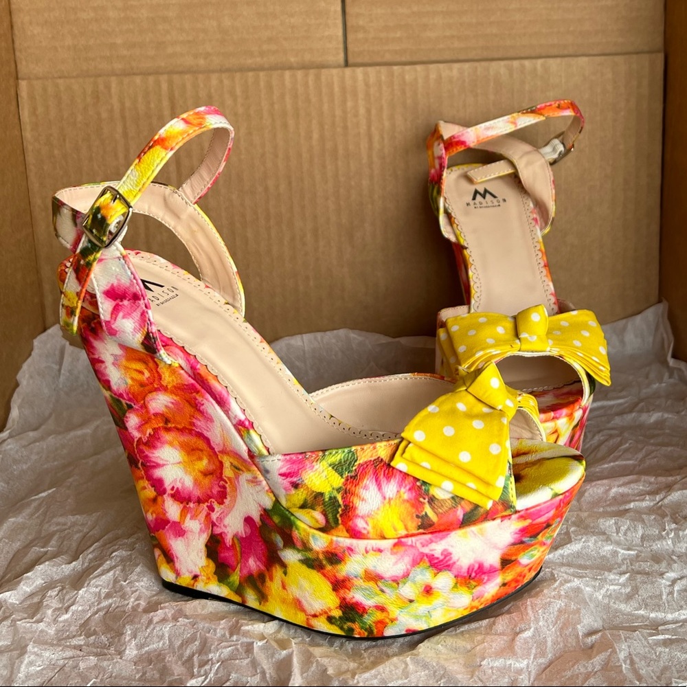 Floral shoe dazzle wedges